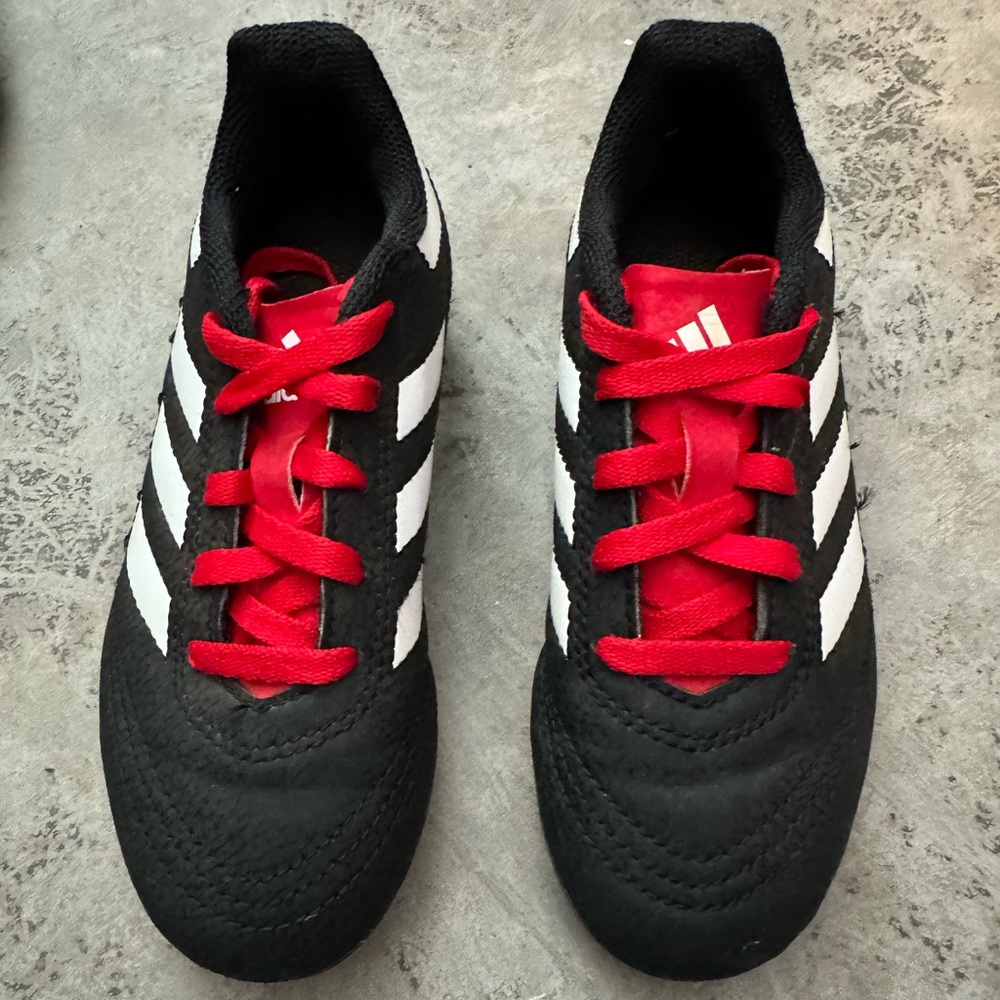 Adidas Soccer Cleats - Like New
Size 12K